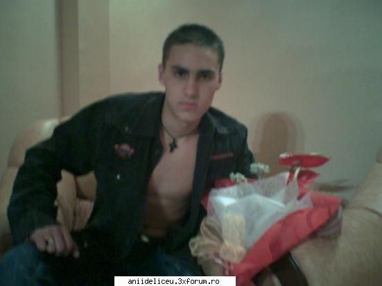 ID Yahoo Messenger - tec_marius , special pentru fete :P. Vreau sa imi - Chat
