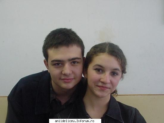 Prezentare - yo sunt monik,sunt din G. Calinescu,in cls 10D,am - Chat